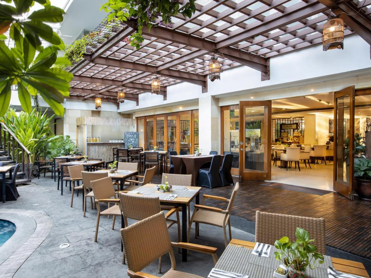 Jambuluwuk Malioboro Hotel יוגיאקרטה מראה חיצוני תמונה The Poolside Bar