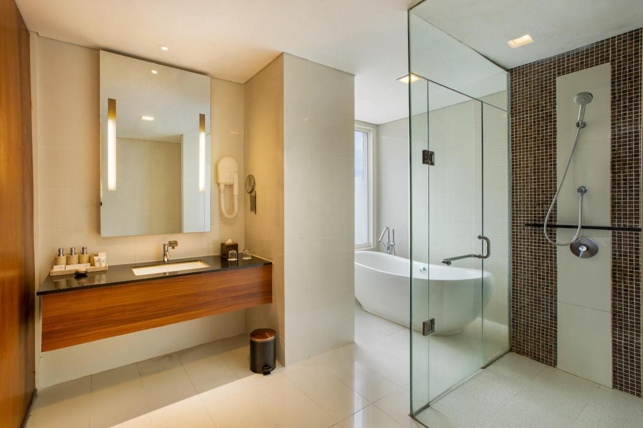 Jambuluwuk Malioboro Hotel יוגיאקרטה מראה חיצוני תמונה
