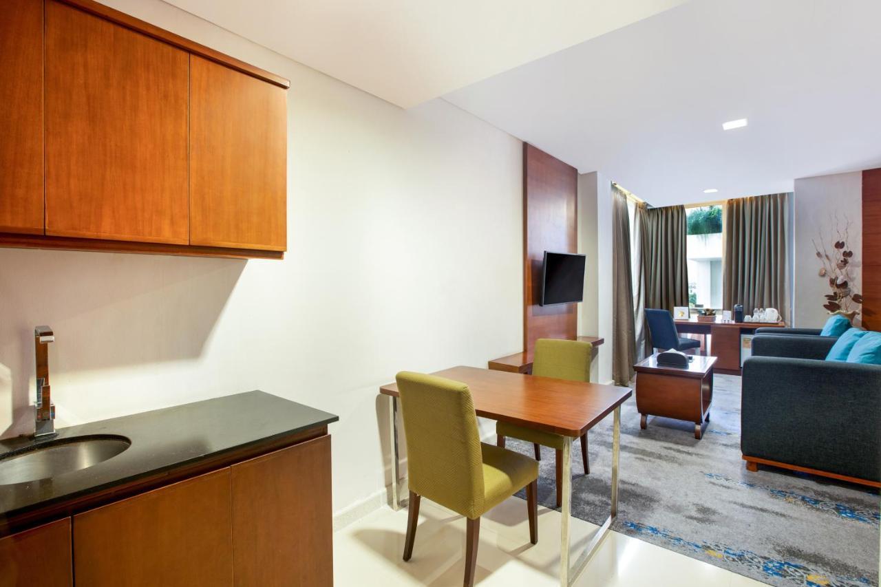 Jambuluwuk Malioboro Hotel יוגיאקרטה מראה חיצוני תמונה A typical apartment at the hotel