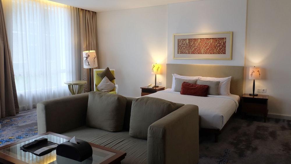 Jambuluwuk Malioboro Hotel יוגיאקרטה מראה חיצוני תמונה A room at the hotel