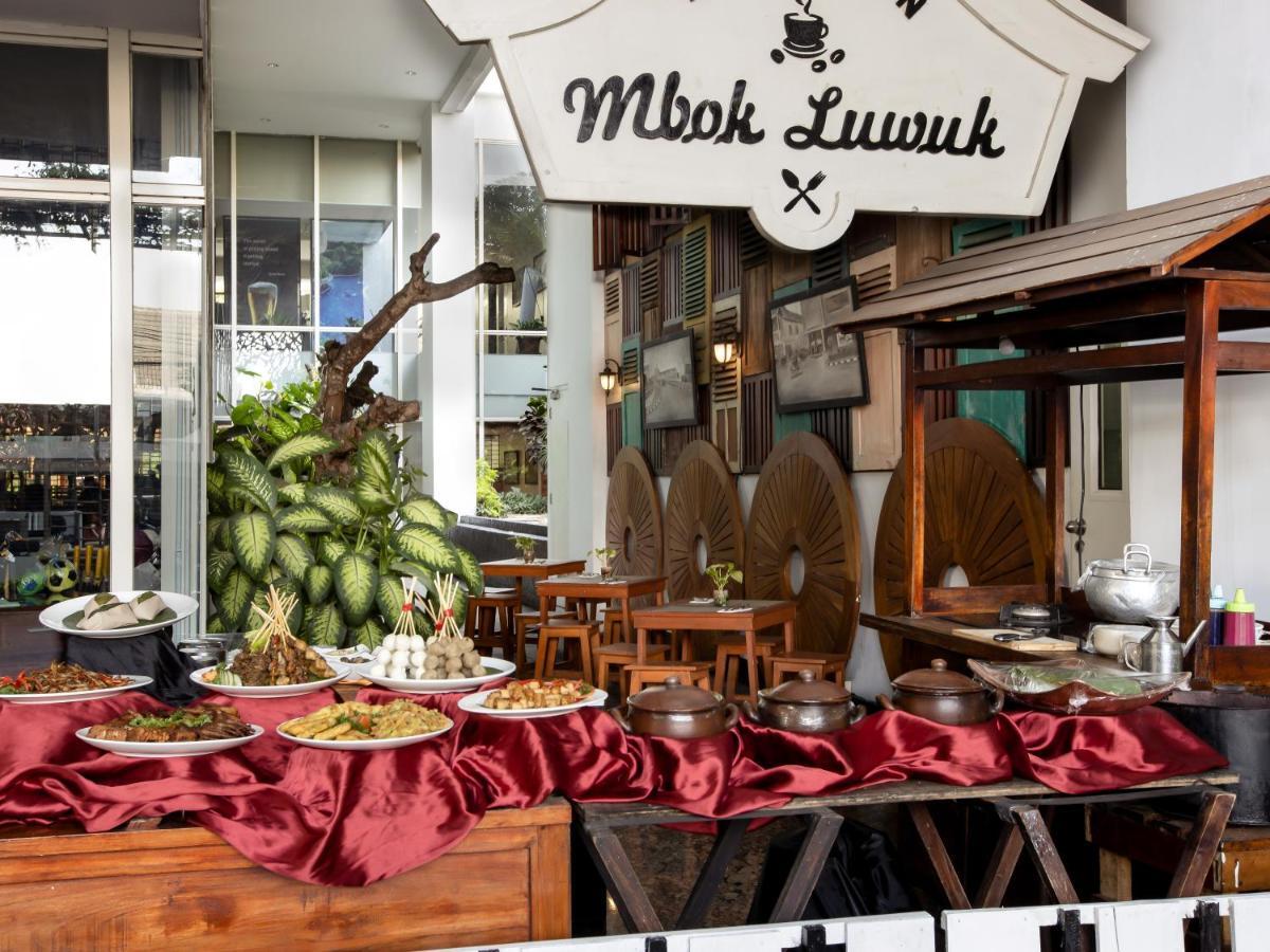 Jambuluwuk Malioboro Hotel יוגיאקרטה מראה חיצוני תמונה A restaurant in Bangkok